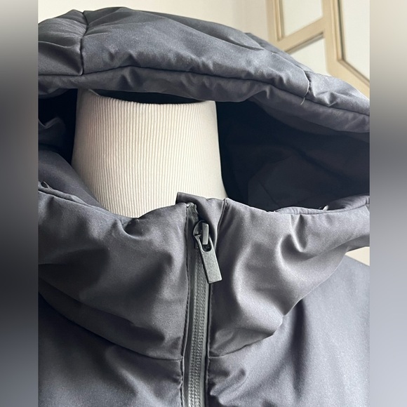 Uniqlo Seamless Down Parka jacket - size XL
coat . - Picture 5 of 13